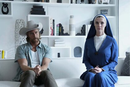 (l-r) Jake McDorman, Betty Gilpin in Mrs. Davis