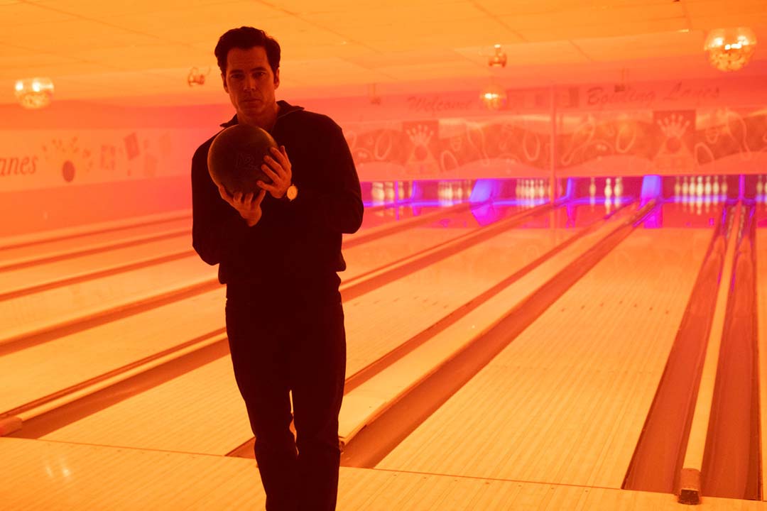 Luke Roman (Tim Rozon) bowls at an alley in SurrealEstate 208